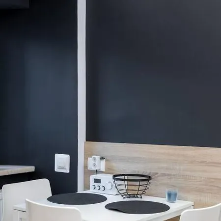 Studio With Garden - Wawel Neighborhood 아파트 *